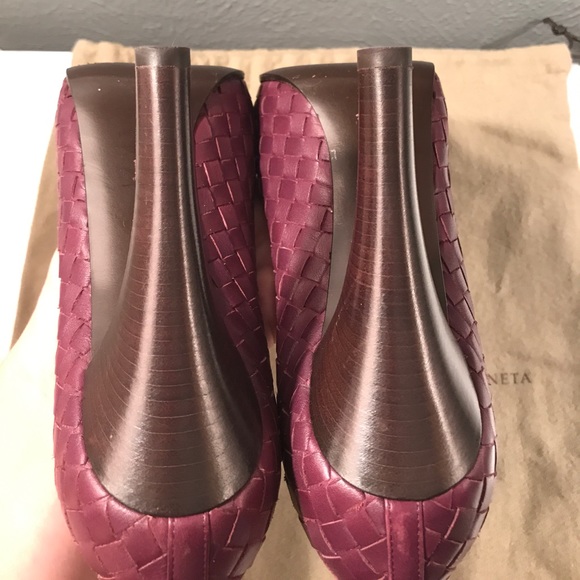 Elegant Bottega Veneta Burgundy Leather Pumps. EUR39 - Picture 10 of 11